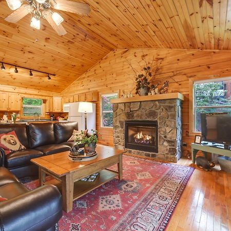Peaceful Smoky Mountain Cabin With Deck And Fire Pit! Waynesville Zewnętrze zdjęcie