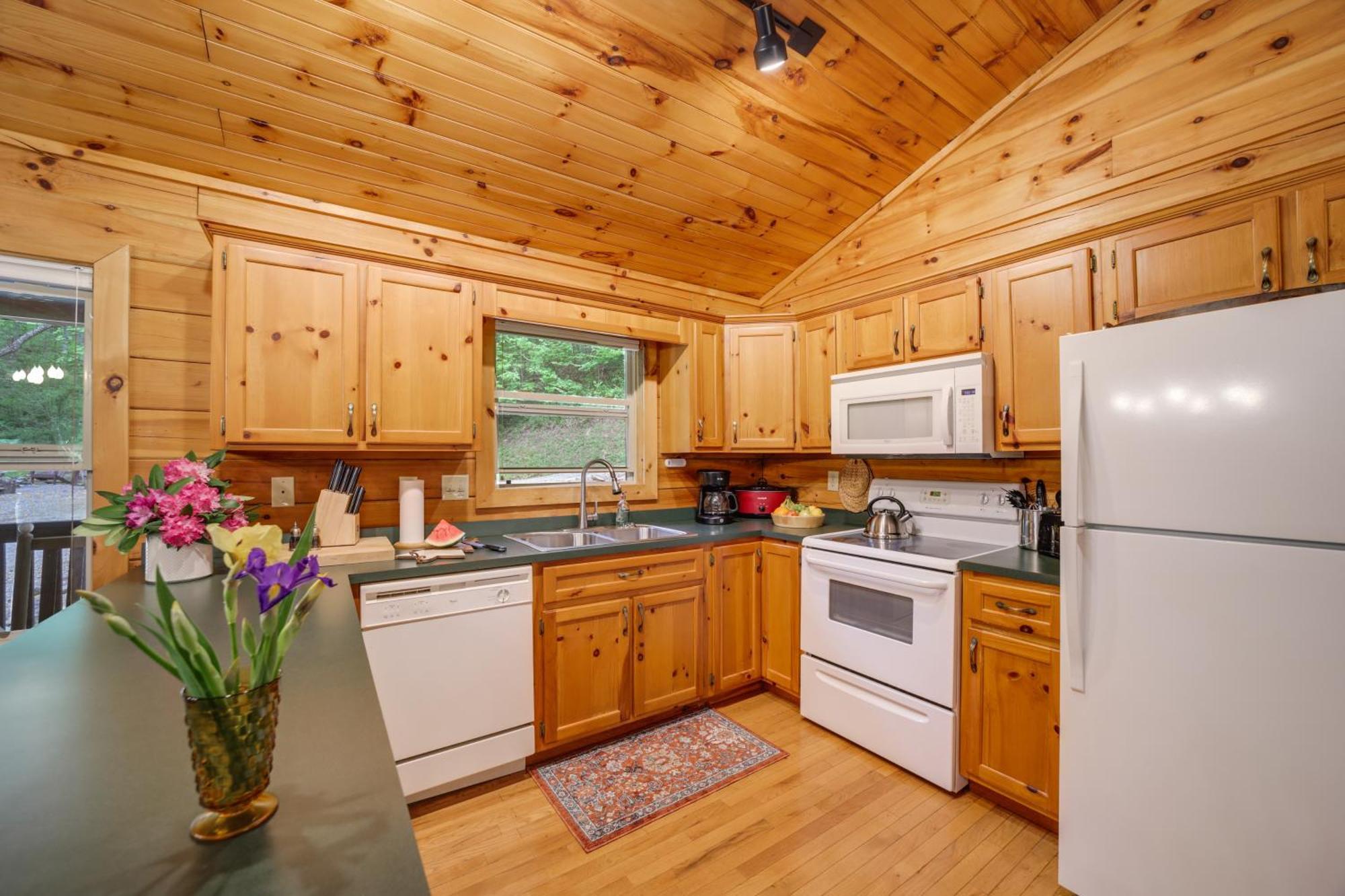 Peaceful Smoky Mountain Cabin With Deck And Fire Pit! Waynesville Zewnętrze zdjęcie
