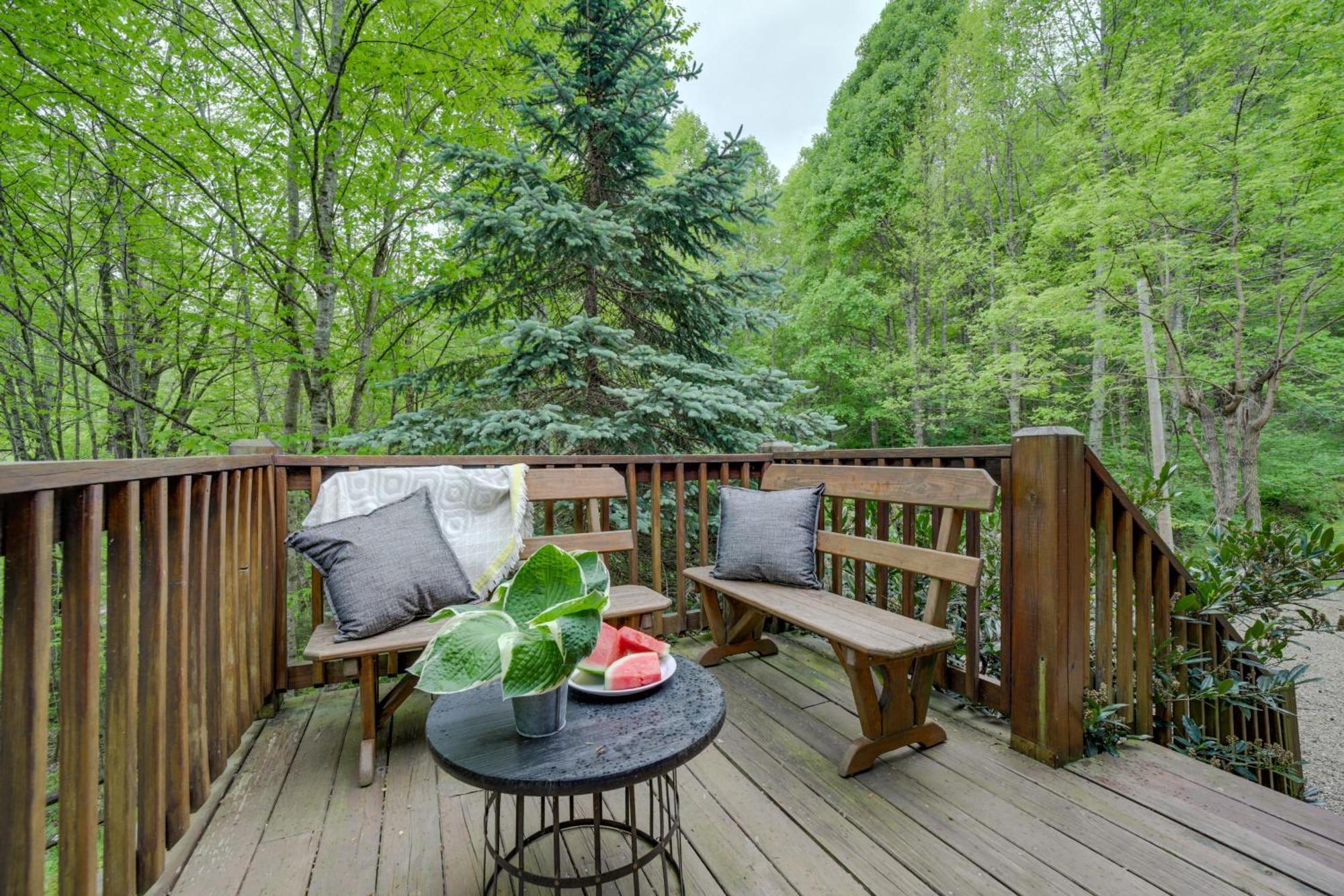 Peaceful Smoky Mountain Cabin With Deck And Fire Pit! Waynesville Zewnętrze zdjęcie