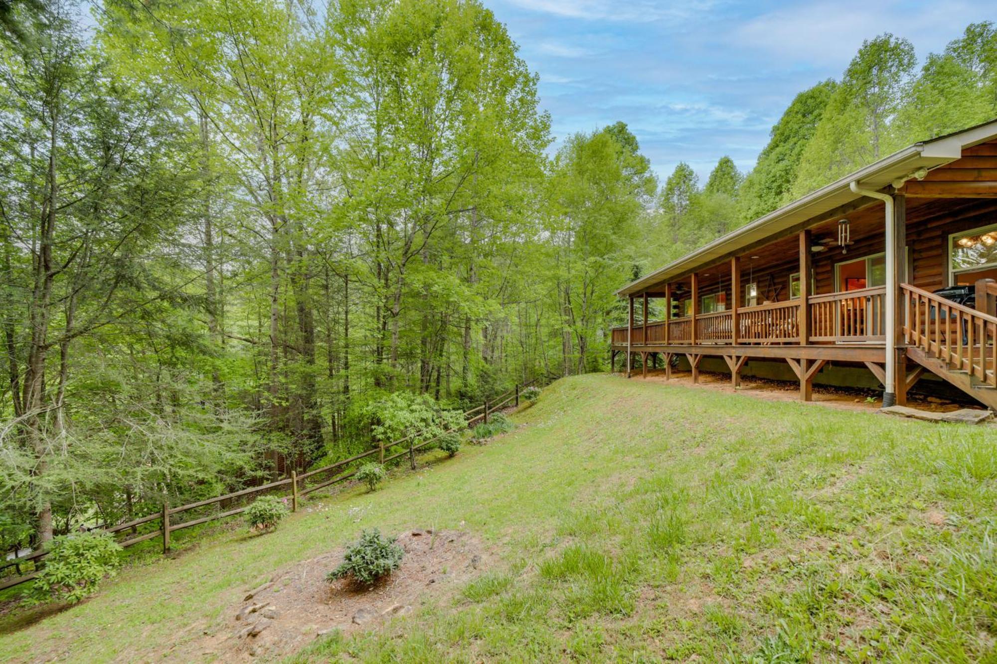 Peaceful Smoky Mountain Cabin With Deck And Fire Pit! Waynesville Zewnętrze zdjęcie